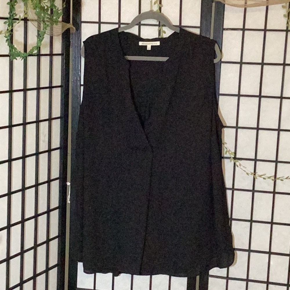 Black Sleeveless Top